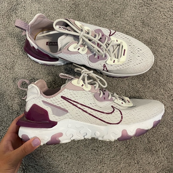 BARELY WORN (maybe 3-5 times) NIKE DMSX Purple sneakers size 10.5 - Picture 2 of 6